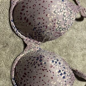Victoria’s Secret 38C  is by Victoria. Nice neutral print